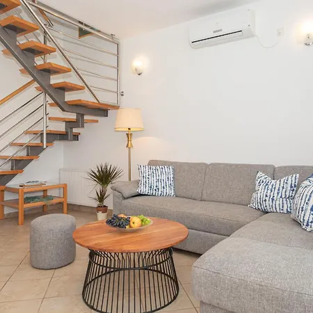 Family Friendly House With A Swimming Pool Pirovac, Sibenik - 24485 Casa vacanze Pirovac