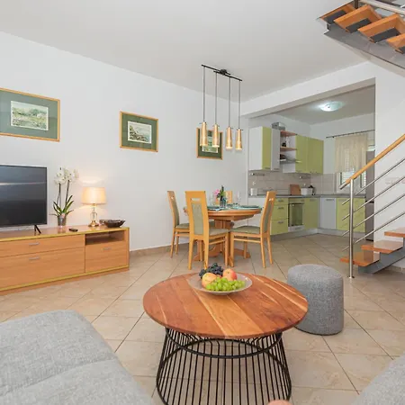 Family Friendly House With A Swimming Pool Pirovac, Sibenik - 24485 Pirovac